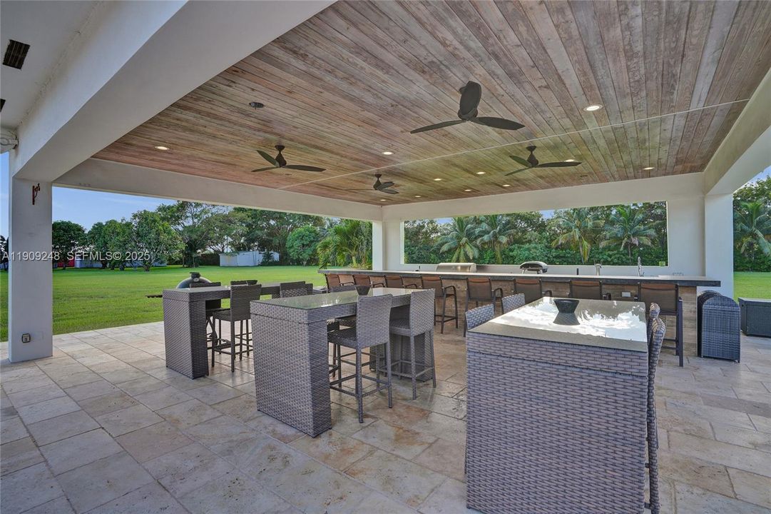 待售: $3,680,000 (7 贝兹, 6 浴室, 5374 平方英尺)