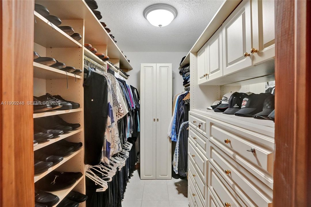 待售: $3,680,000 (7 贝兹, 6 浴室, 5374 平方英尺)