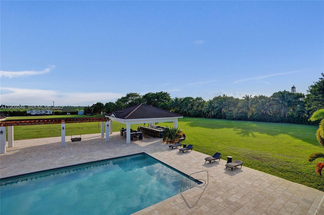 待售: $3,680,000 (7 贝兹, 6 浴室, 5374 平方英尺)