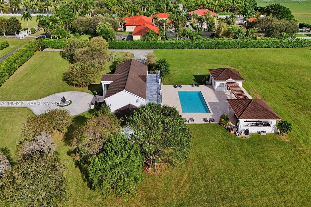 待售: $3,680,000 (7 贝兹, 6 浴室, 5374 平方英尺)