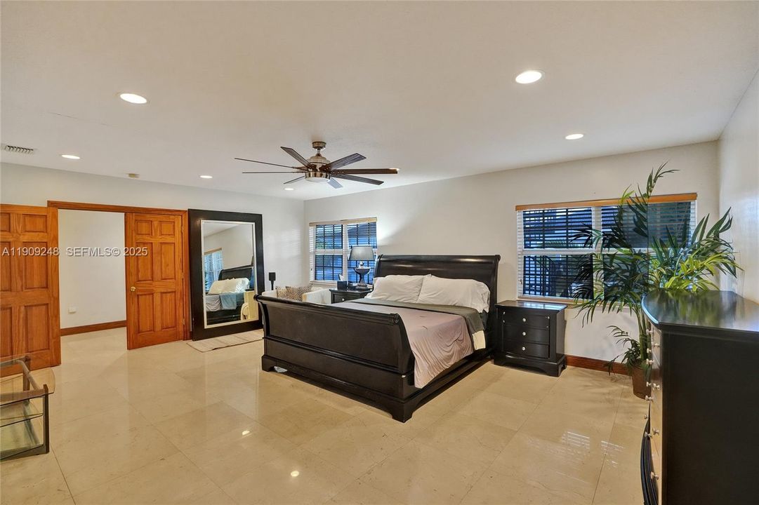 待售: $3,680,000 (7 贝兹, 6 浴室, 5374 平方英尺)