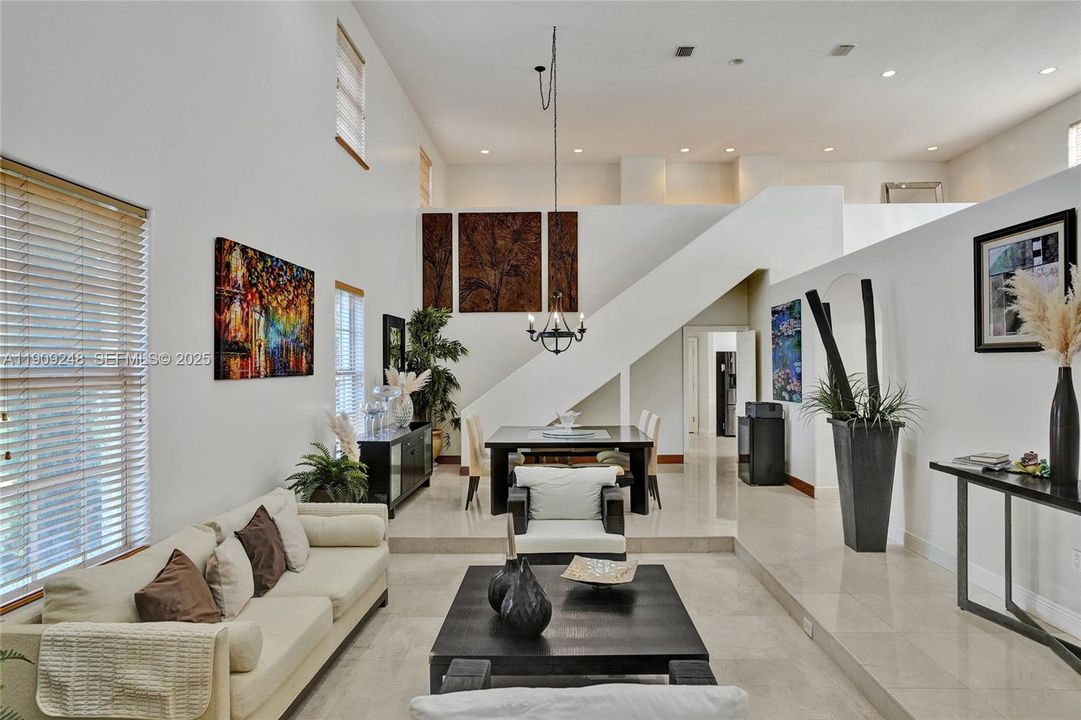 待售: $3,680,000 (7 贝兹, 6 浴室, 5374 平方英尺)