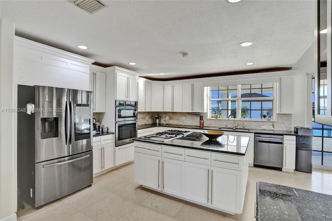 待售: $3,680,000 (7 贝兹, 6 浴室, 5374 平方英尺)