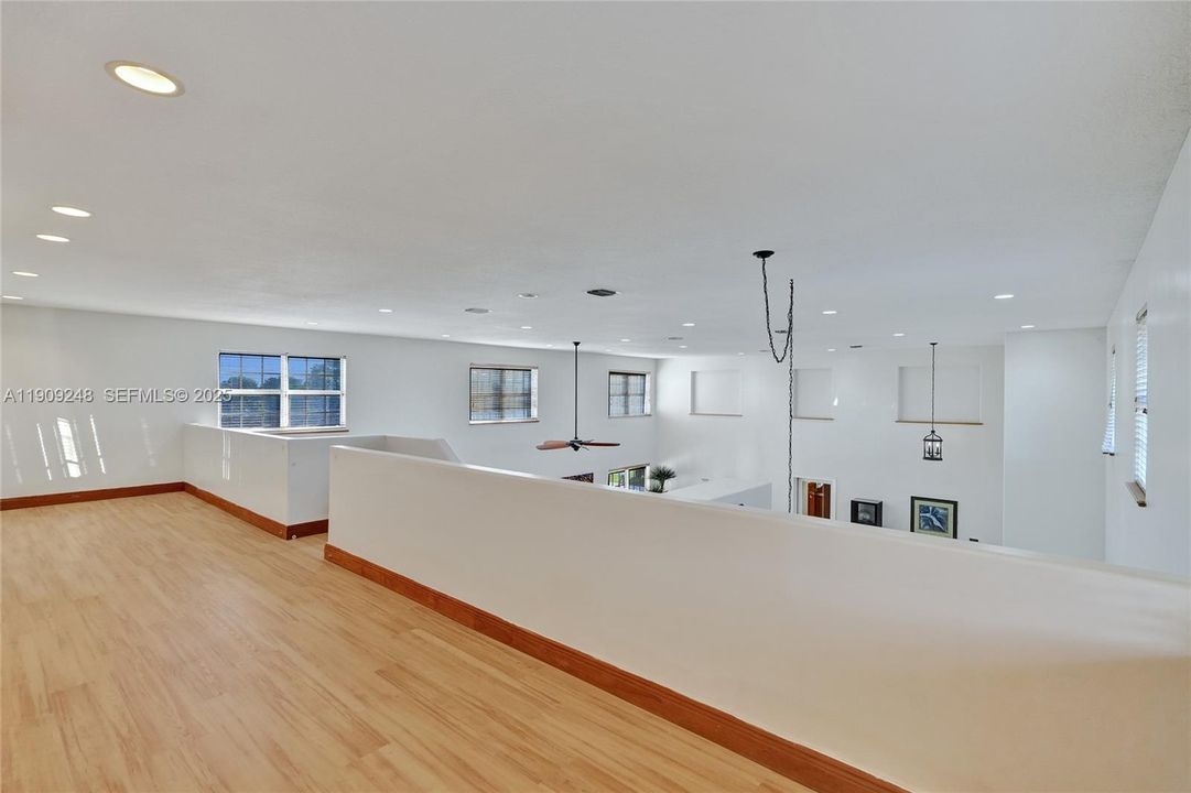 待售: $3,680,000 (7 贝兹, 6 浴室, 5374 平方英尺)