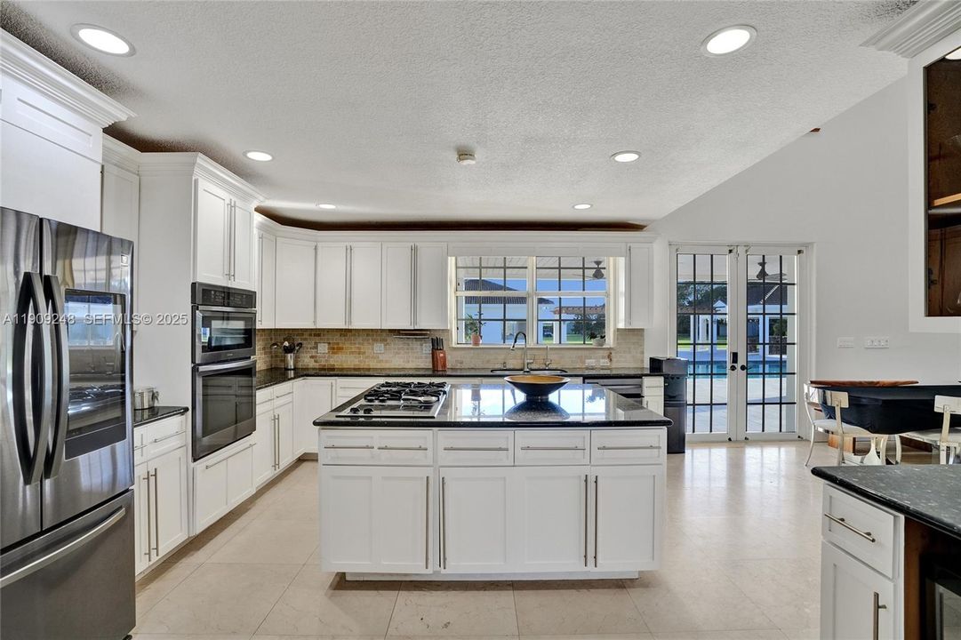 待售: $3,680,000 (7 贝兹, 6 浴室, 5374 平方英尺)