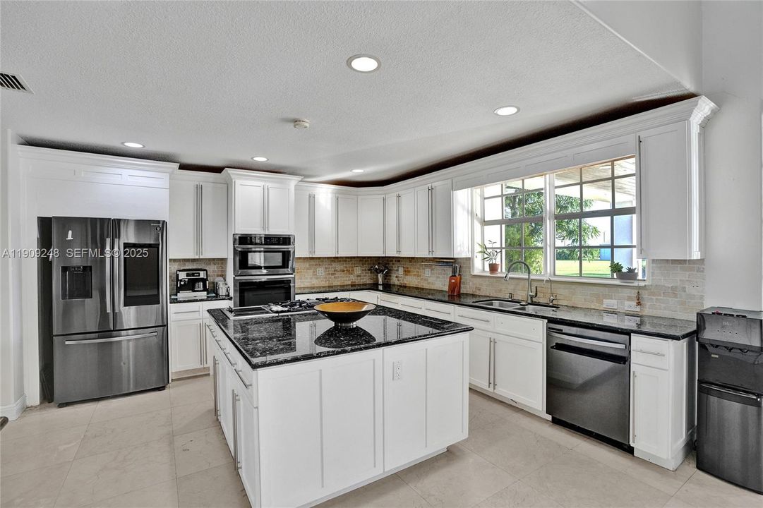 待售: $3,680,000 (7 贝兹, 6 浴室, 5374 平方英尺)