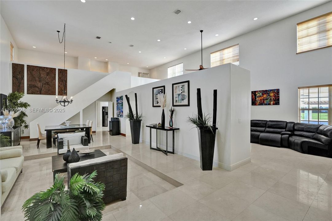 待售: $3,680,000 (7 贝兹, 6 浴室, 5374 平方英尺)