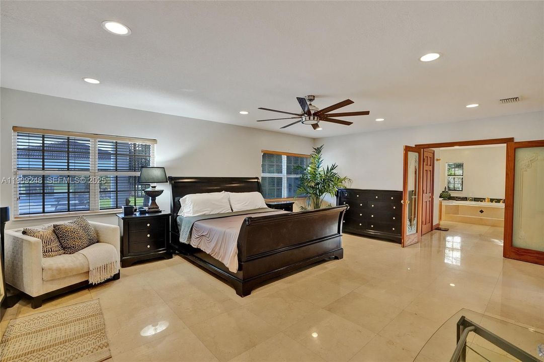 待售: $3,680,000 (7 贝兹, 6 浴室, 5374 平方英尺)