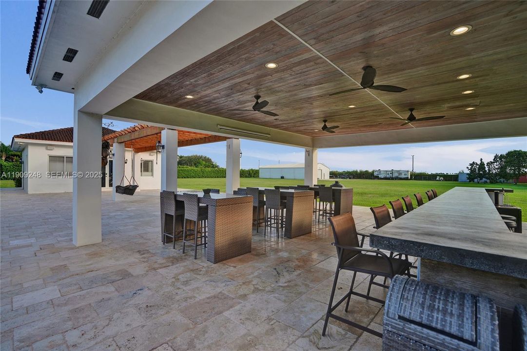 待售: $3,680,000 (7 贝兹, 6 浴室, 5374 平方英尺)