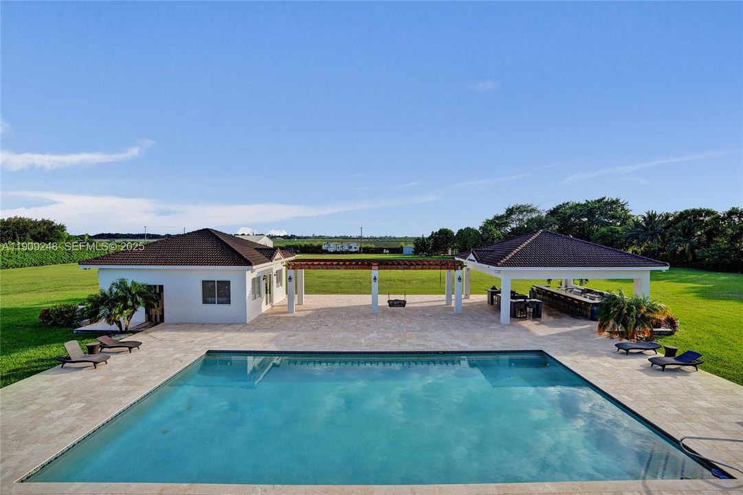 待售: $3,680,000 (7 贝兹, 6 浴室, 5374 平方英尺)