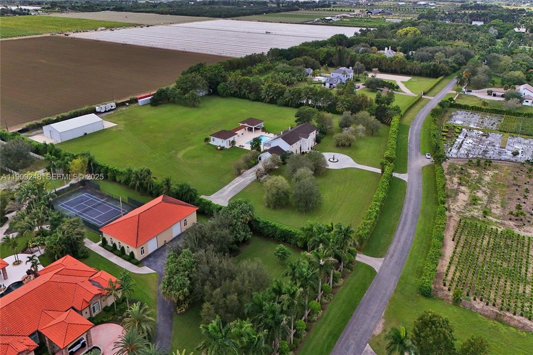 待售: $3,680,000 (7 贝兹, 6 浴室, 5374 平方英尺)