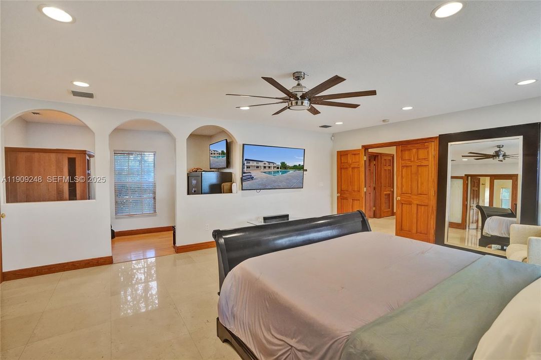 待售: $3,680,000 (7 贝兹, 6 浴室, 5374 平方英尺)