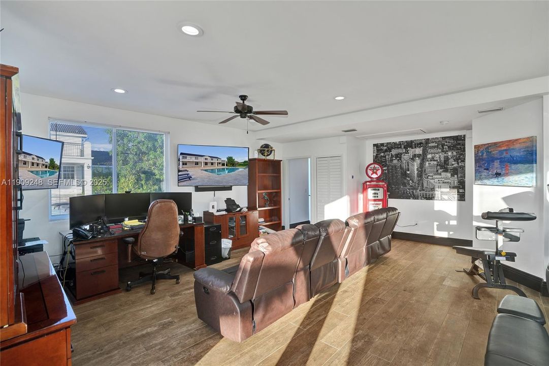 待售: $3,680,000 (7 贝兹, 6 浴室, 5374 平方英尺)