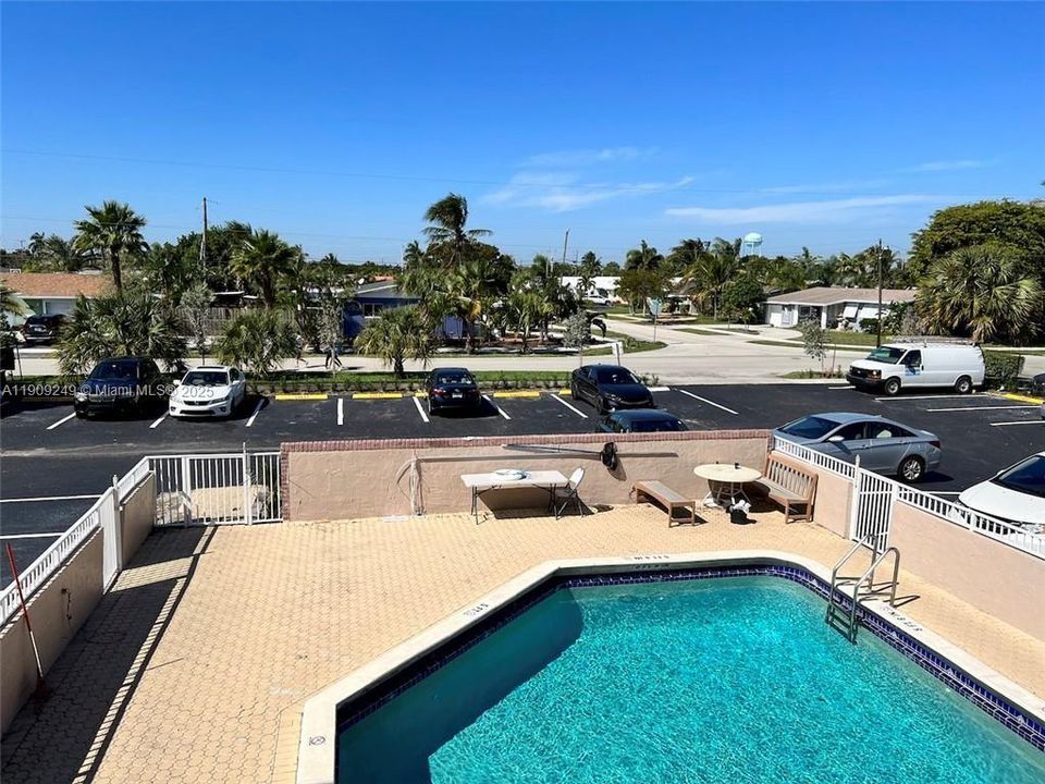 For Sale: $170,000 (1 beds, 1 baths, 720 Square Feet)