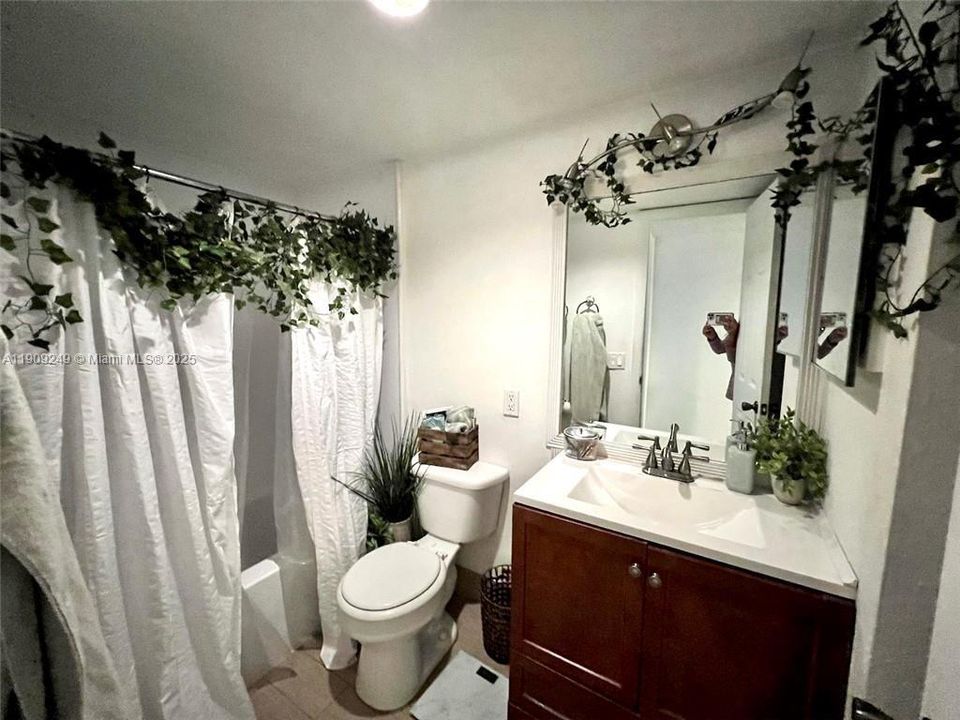 For Sale: $170,000 (1 beds, 1 baths, 720 Square Feet)