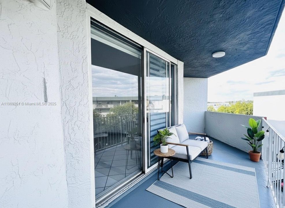 出租: $2,800 (3 贝兹, 2 浴室, 1300 平方英尺)