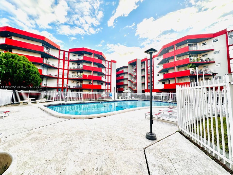 出租: $2,800 (3 贝兹, 2 浴室, 1300 平方英尺)