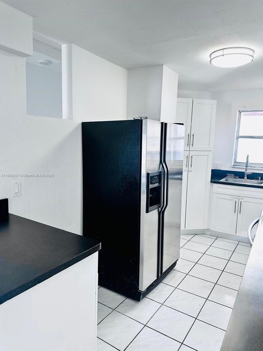 出租: $2,800 (3 贝兹, 2 浴室, 1300 平方英尺)