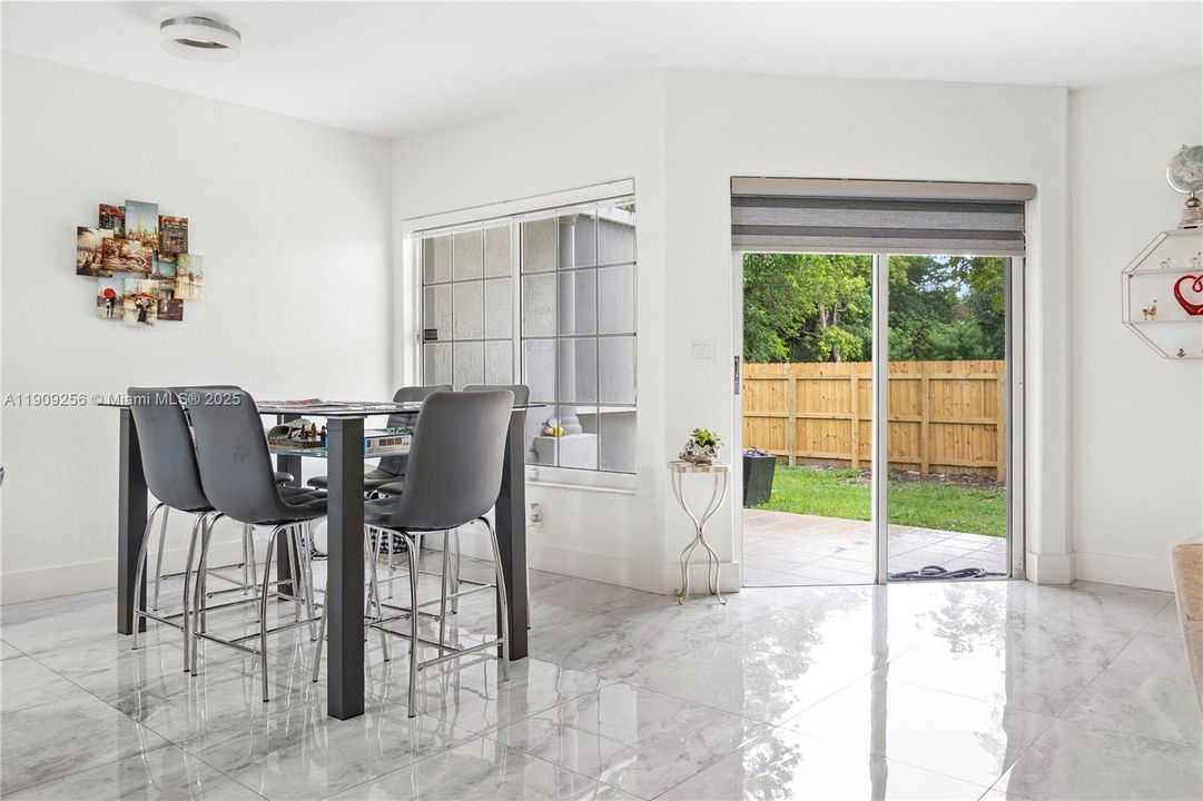 En Venta: $425,000 (3 camas, 2 baños, 1580 Pies cuadrados)