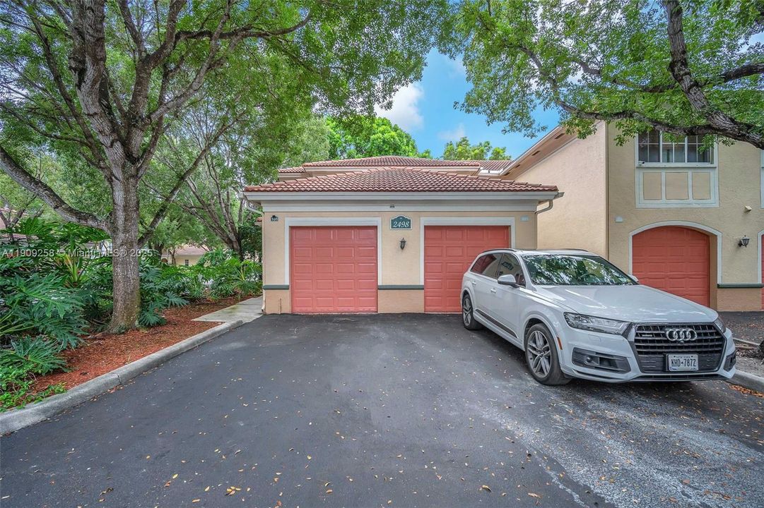 Active With Contract: $2,700 (2 beds, 2 baths, 1080 Square Feet)