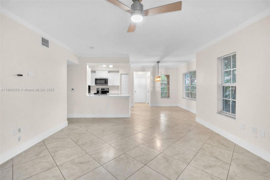 Active With Contract: $2,700 (2 beds, 2 baths, 1080 Square Feet)