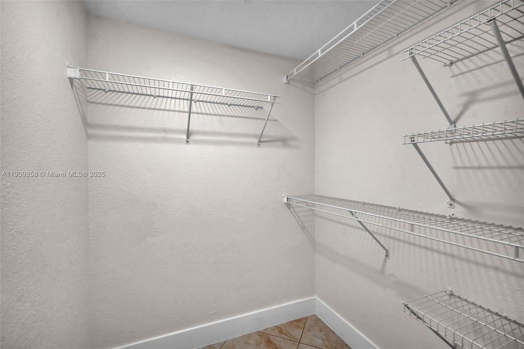 Active With Contract: $2,700 (2 beds, 2 baths, 1080 Square Feet)