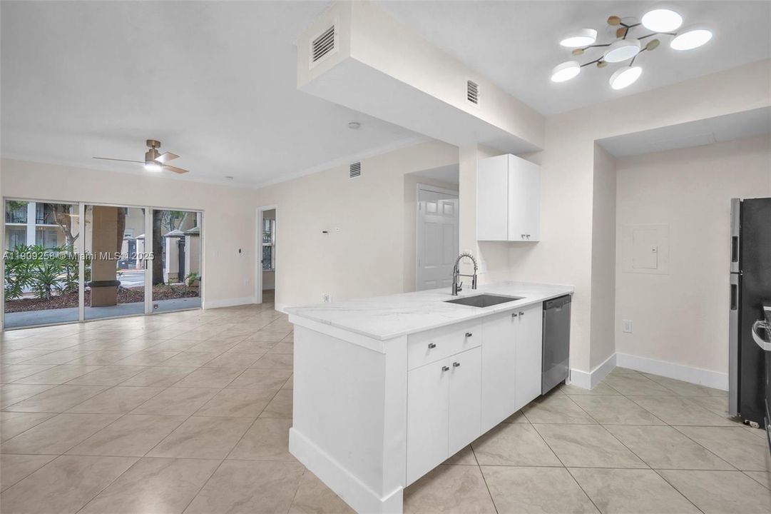 Active With Contract: $2,700 (2 beds, 2 baths, 1080 Square Feet)