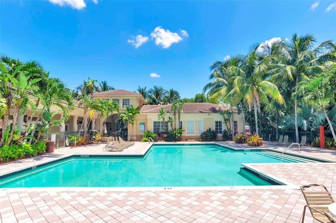 Active With Contract: $2,700 (2 beds, 2 baths, 1080 Square Feet)