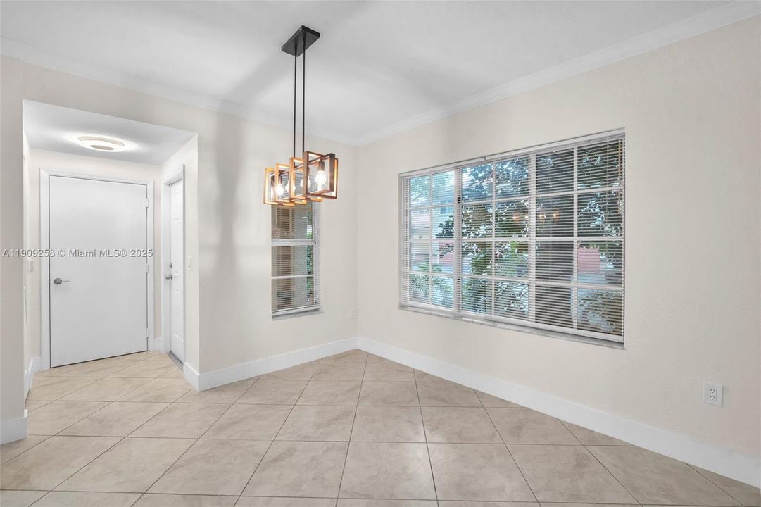 Active With Contract: $2,700 (2 beds, 2 baths, 1080 Square Feet)