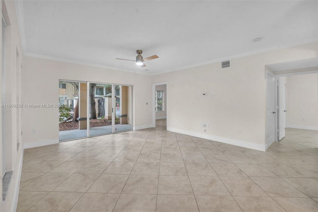 Active With Contract: $2,700 (2 beds, 2 baths, 1080 Square Feet)