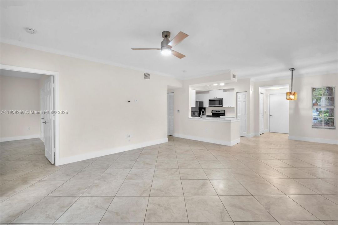 Active With Contract: $2,700 (2 beds, 2 baths, 1080 Square Feet)