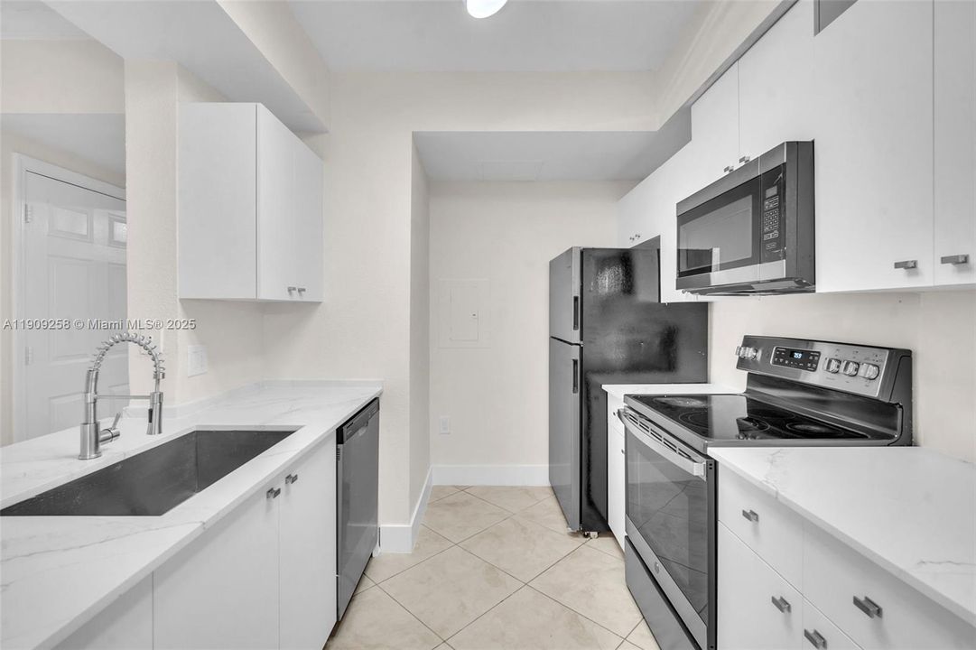 Active With Contract: $2,700 (2 beds, 2 baths, 1080 Square Feet)