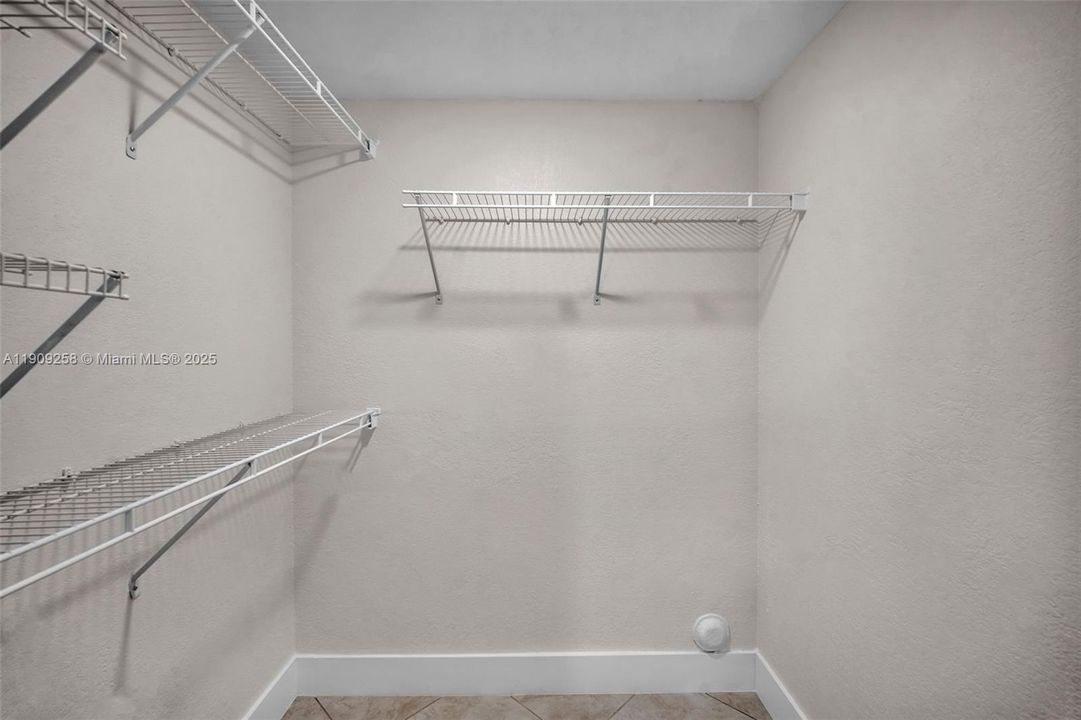 Active With Contract: $2,700 (2 beds, 2 baths, 1080 Square Feet)