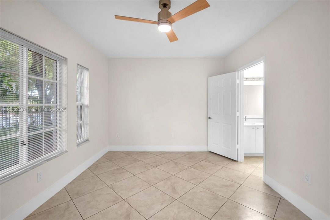 Active With Contract: $2,700 (2 beds, 2 baths, 1080 Square Feet)