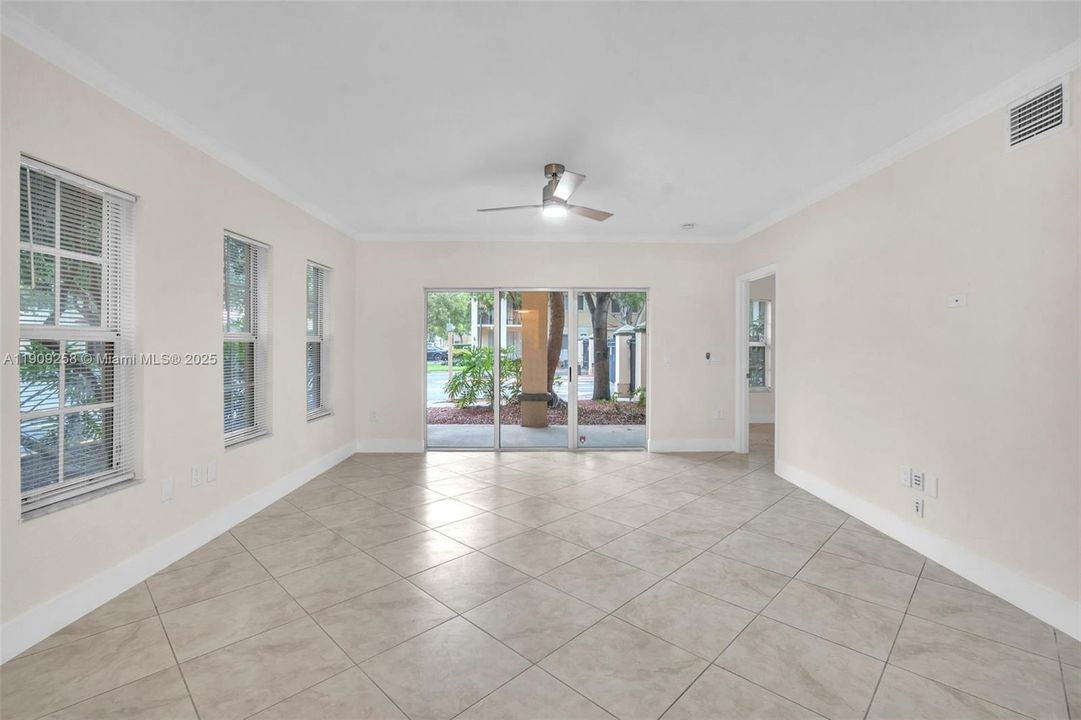 Active With Contract: $2,700 (2 beds, 2 baths, 1080 Square Feet)