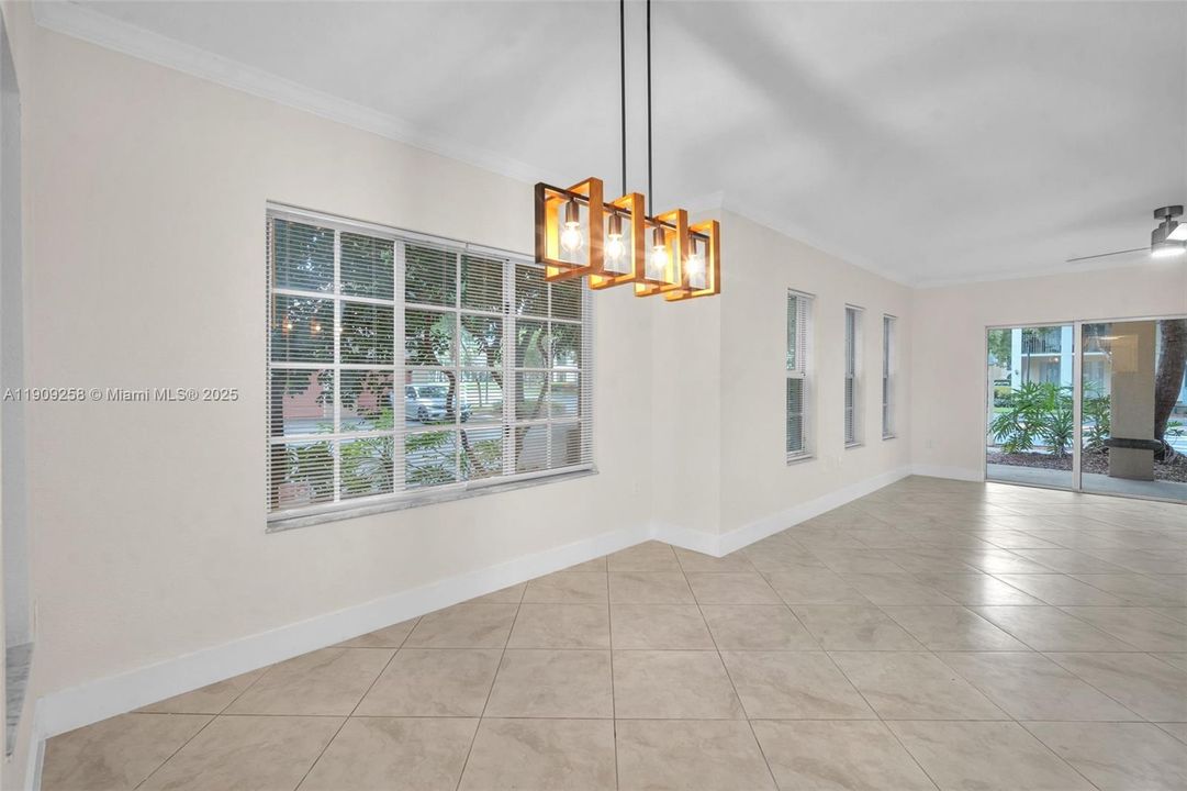 Active With Contract: $2,700 (2 beds, 2 baths, 1080 Square Feet)