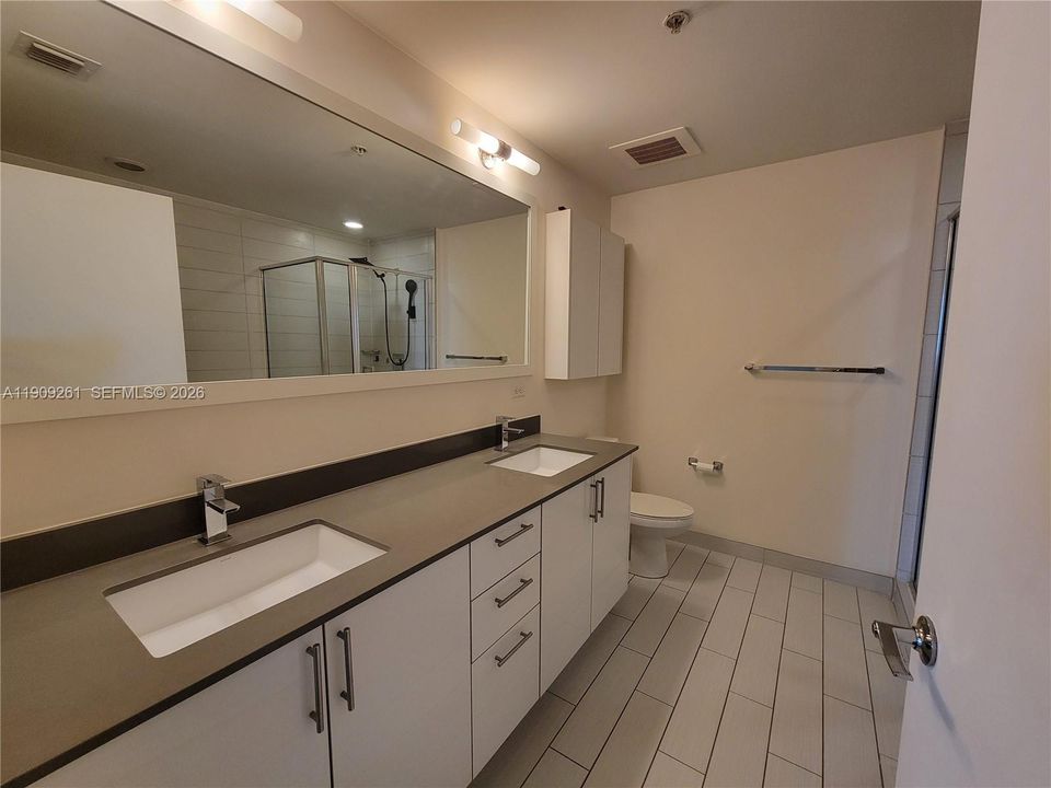 En Venta: $775,000 (2 camas, 2 baños, 1384 Pies cuadrados)