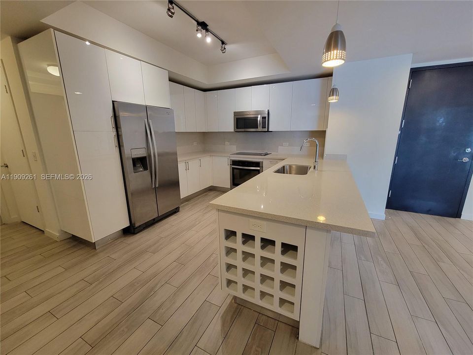 En Venta: $775,000 (2 camas, 2 baños, 1384 Pies cuadrados)