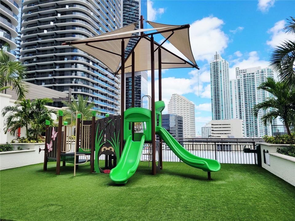 En Venta: $775,000 (2 camas, 2 baños, 1384 Pies cuadrados)