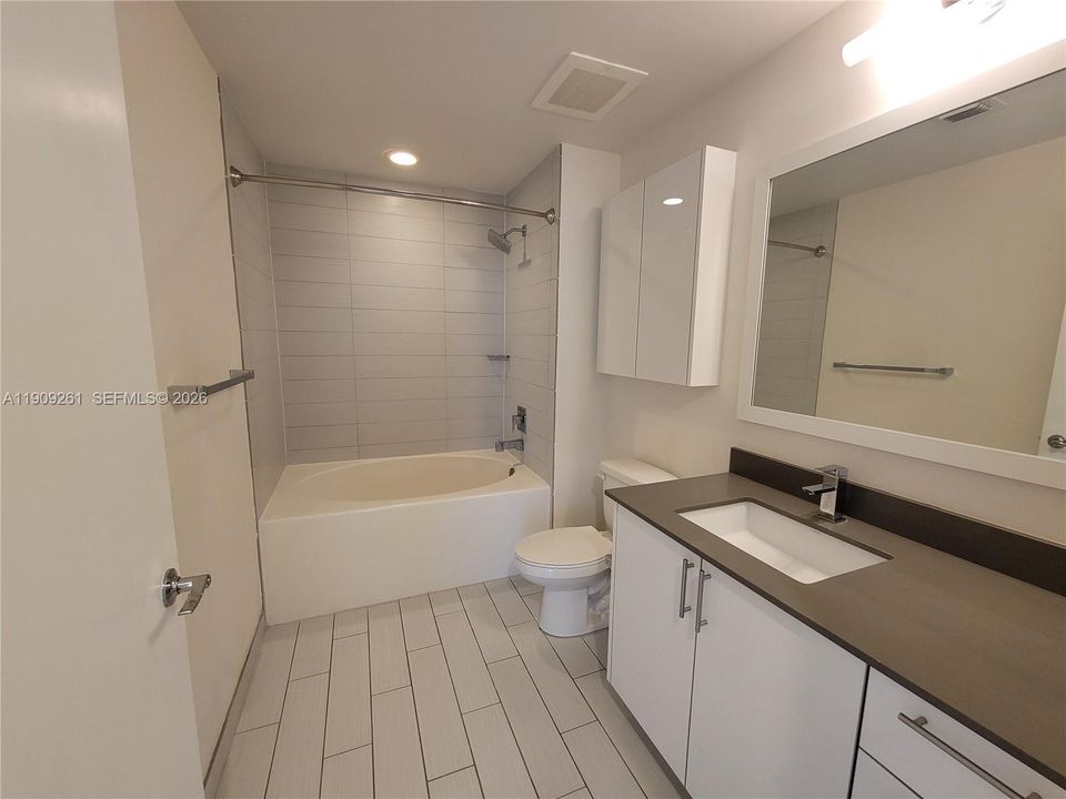 En Venta: $775,000 (2 camas, 2 baños, 1384 Pies cuadrados)