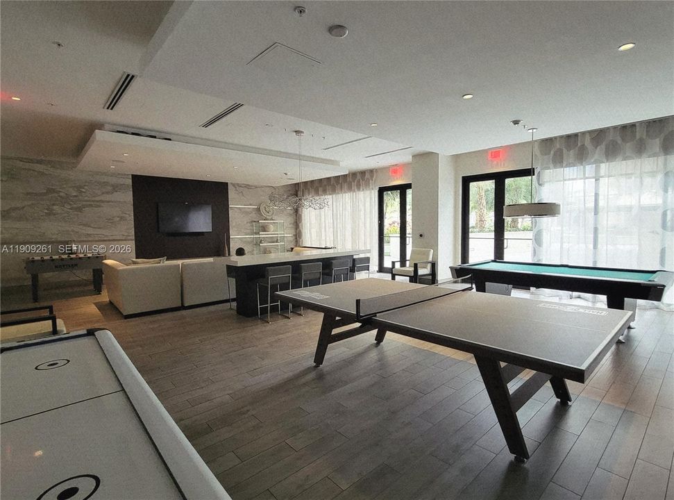 En Venta: $775,000 (2 camas, 2 baños, 1384 Pies cuadrados)