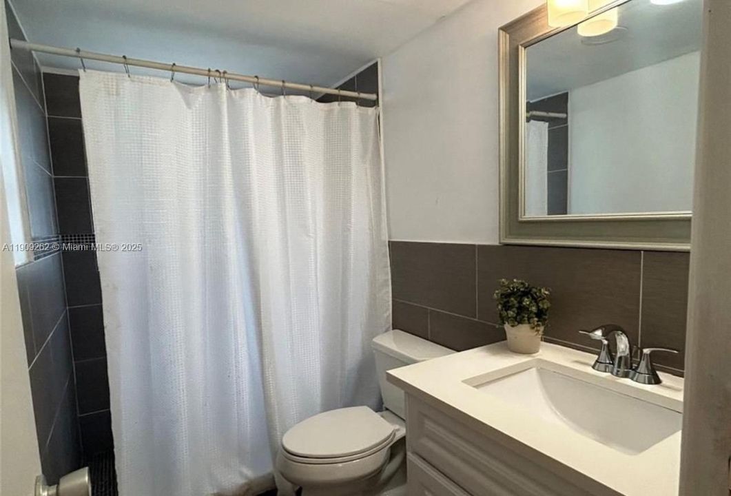 For Sale: $286,000 (3 beds, 2 baths, 1390 Square Feet)