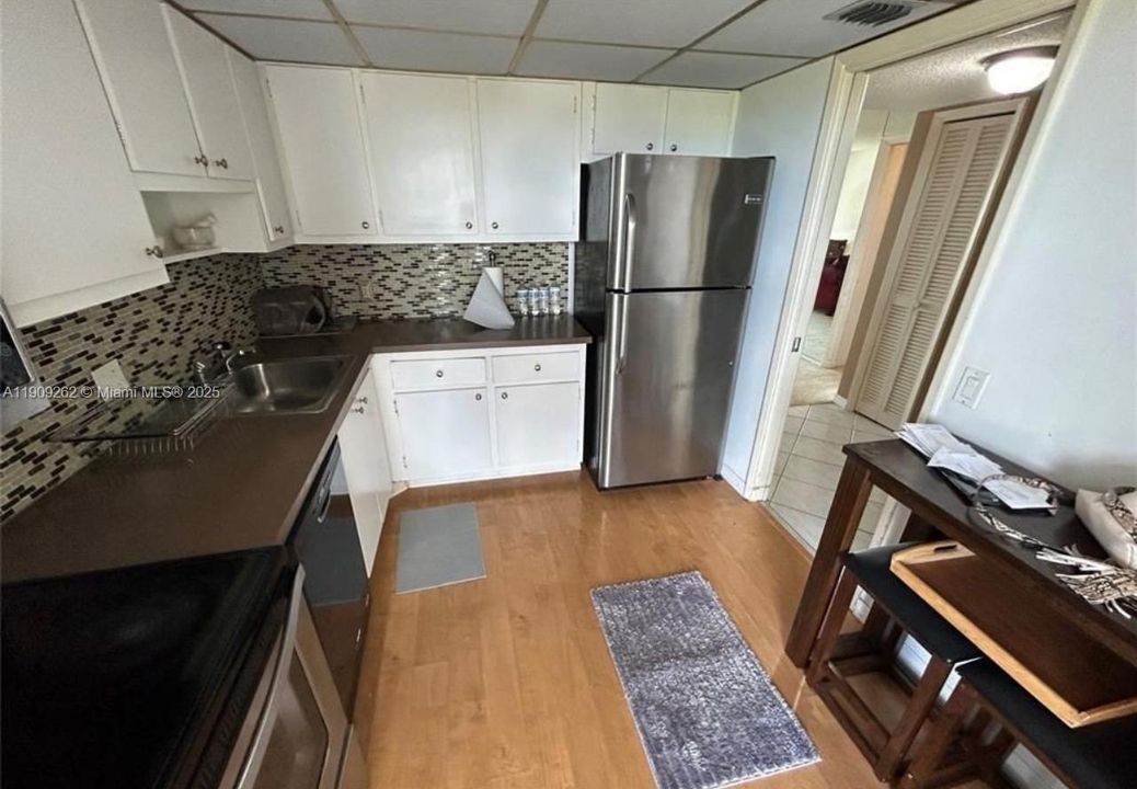 For Sale: $286,000 (3 beds, 2 baths, 1390 Square Feet)