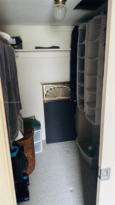 For Sale: $286,000 (3 beds, 2 baths, 1390 Square Feet)