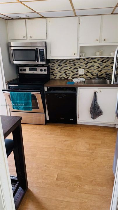 For Sale: $286,000 (3 beds, 2 baths, 1390 Square Feet)