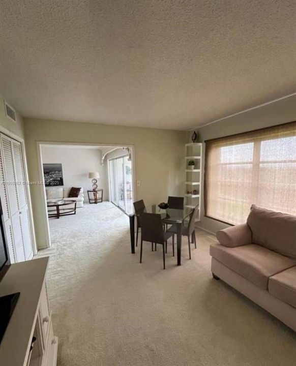 For Sale: $286,000 (3 beds, 2 baths, 1390 Square Feet)