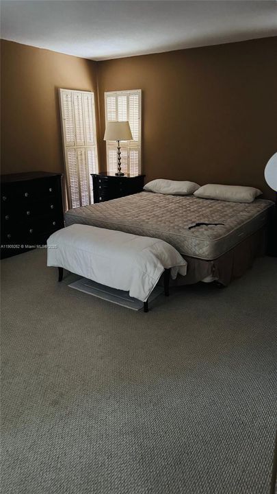 For Sale: $286,000 (3 beds, 2 baths, 1390 Square Feet)