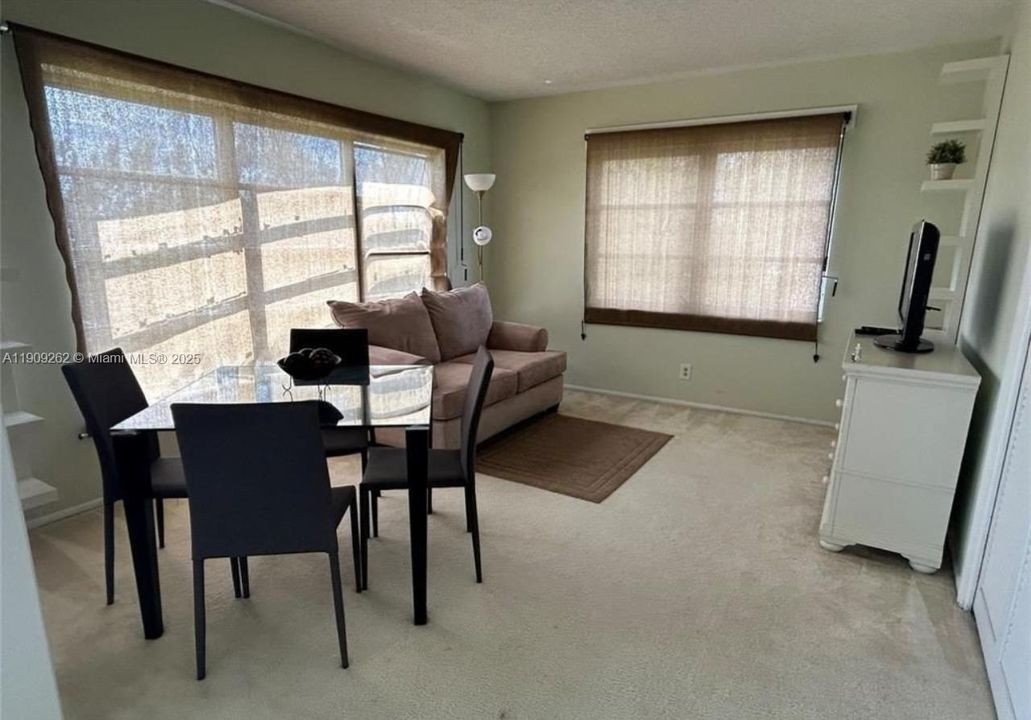 For Sale: $286,000 (3 beds, 2 baths, 1390 Square Feet)