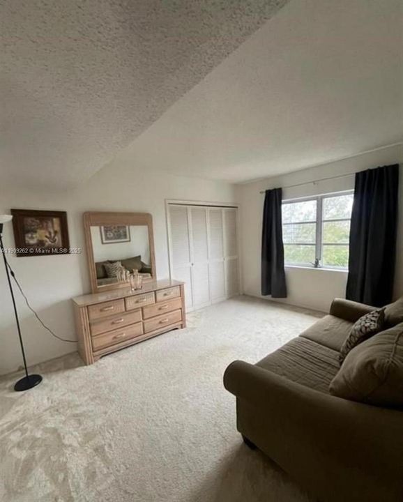 For Sale: $286,000 (3 beds, 2 baths, 1390 Square Feet)