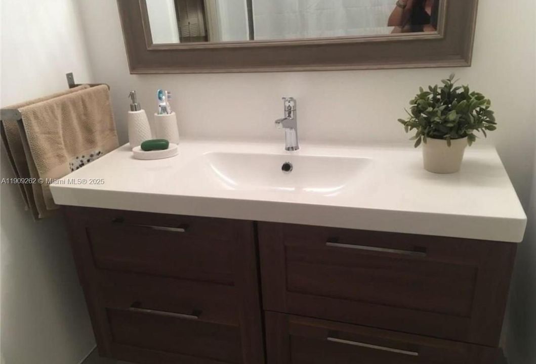 For Sale: $286,000 (3 beds, 2 baths, 1390 Square Feet)